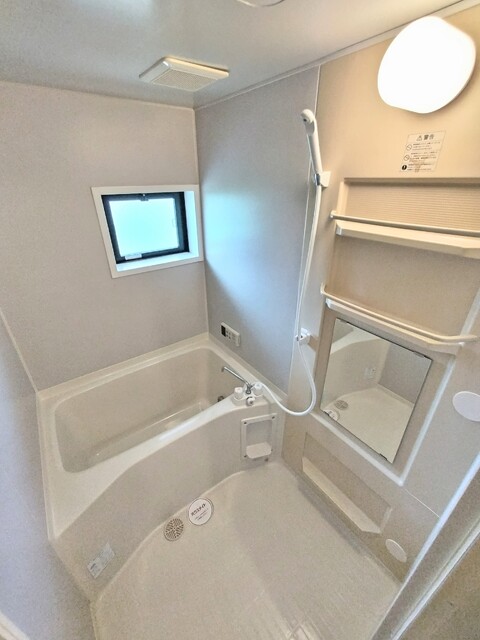 バス・シャワールーム　★★お風呂は嬉しい追焚機能付きです♪★★