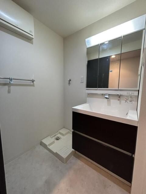 洗面設備　コンパクトで使いやすい洗面所