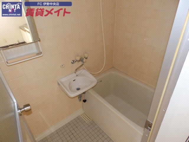 洗面設備　同型参考写真