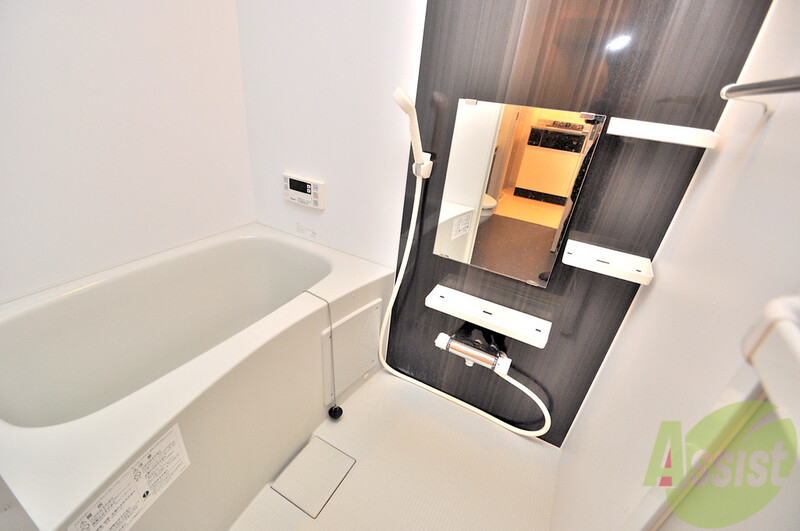 バス・シャワールーム　追い焚き機能がついているのは嬉しいですね。