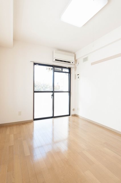 居室・リビング　洋室6畳　※写真は今回募集の部屋とは異なります