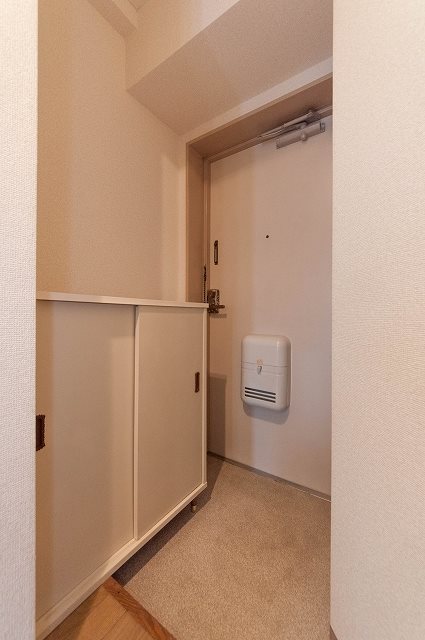 玄関　※写真は今回募集の部屋とは異なります