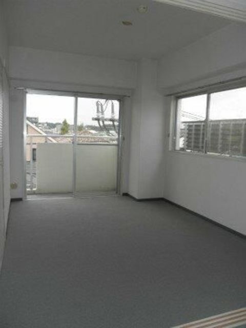 その他部屋・スペース　窓から暖かな日差しが入ります♪