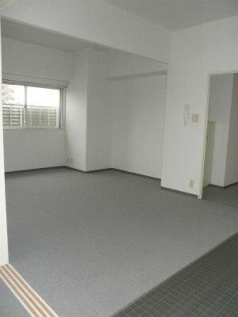 居室・リビング　明るい雰囲気で暮らしやすい！優しい質感の室内がオススメ☆