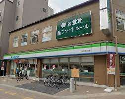 コンビニ　ファミリーマート京都駅八条口西店（コンビニ）まで413m