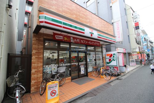 コンビニ　セブンイレブン川崎新丸子駅前店（コンビニ）まで58m