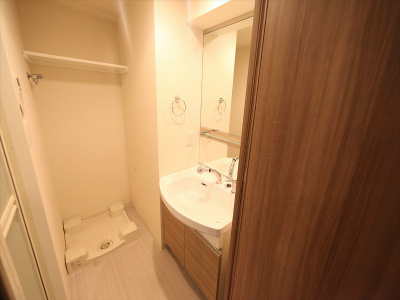 洗面設備　脱衣所独立洗面台（シャンプードレッサー付）