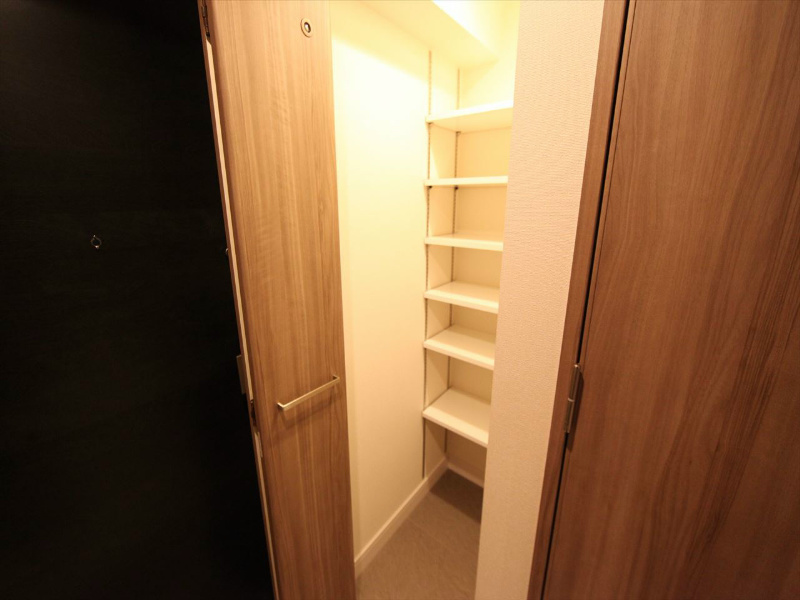 玄関　玄関　シューズボックス付