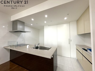 キッチン　安心IHコンロでお手入れも楽々です。