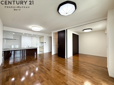 居室・リビング　18.7帖の広いLDK。