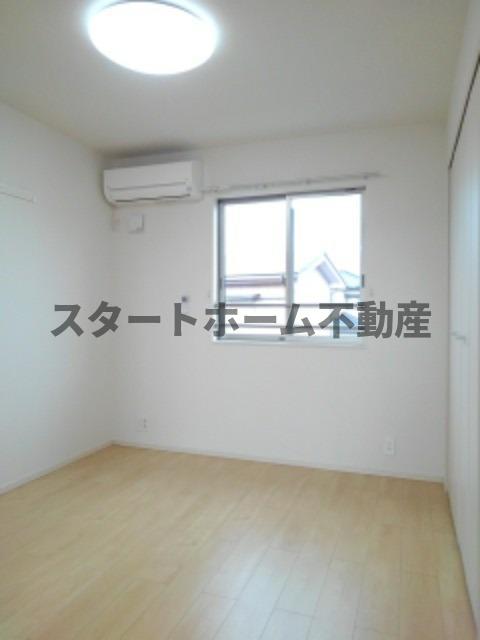 その他部屋・スペース　広くて明るい寝室