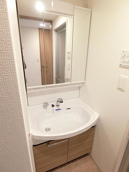 洗面設備　反転タイプ別部屋写真です