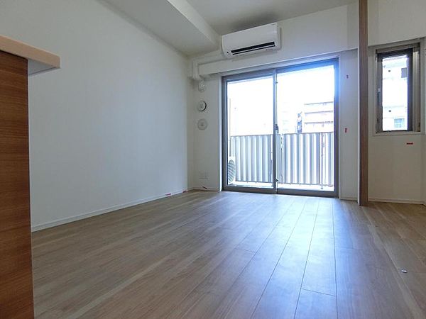 居室・リビング　反転タイプ別部屋写真です