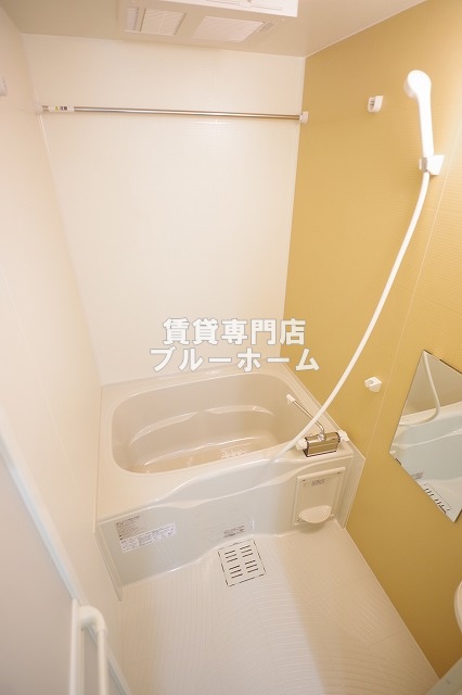バス・シャワールーム　お風呂は浴室乾燥機付き！