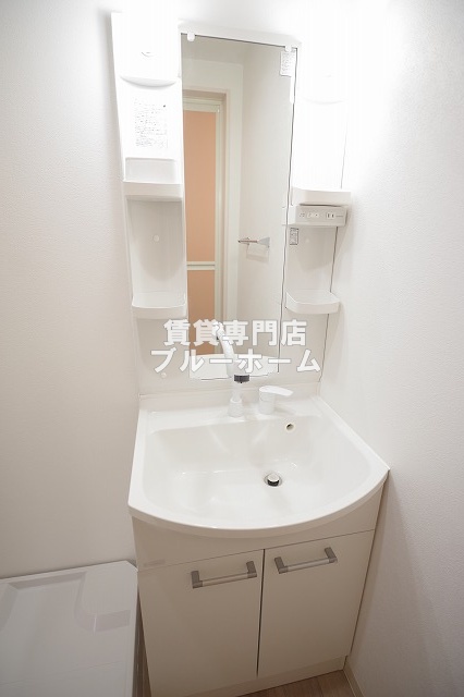 洗面設備　洗面所も収納豊富！