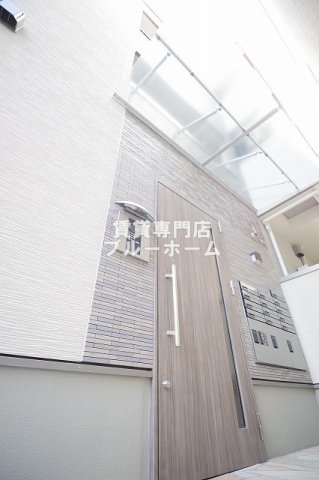 建物外観　木造3階建ての綺麗な物件！