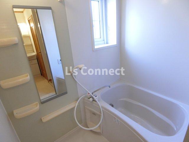 バス・シャワールーム　追焚き機能付きのお風呂。