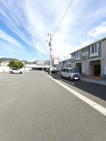 駐車場　駐車場があるので、車を買う予定の方も安心です