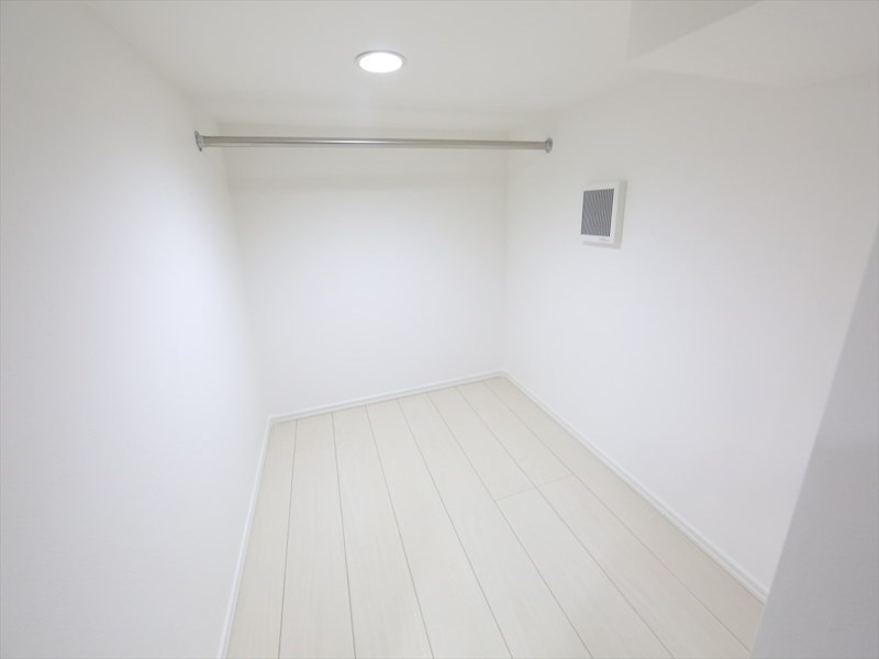 玄関　ウォークインクローゼット付（収納充実してます）　同仕様写真