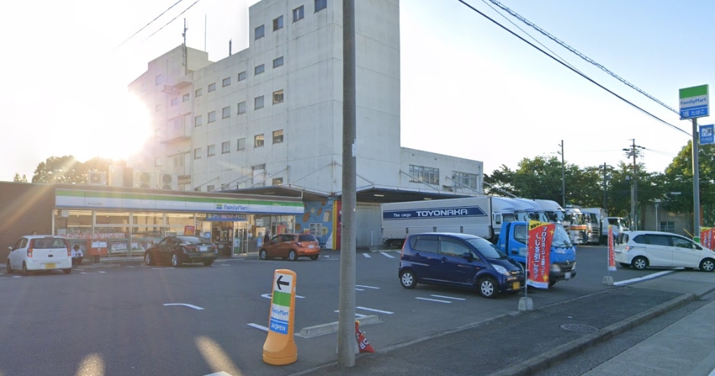 コンビニ　ファミリーマート 中川玉川町店（コンビニ）まで230m