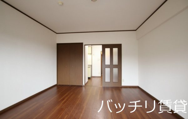 居室・リビング　別号室の写真となります　現状優先