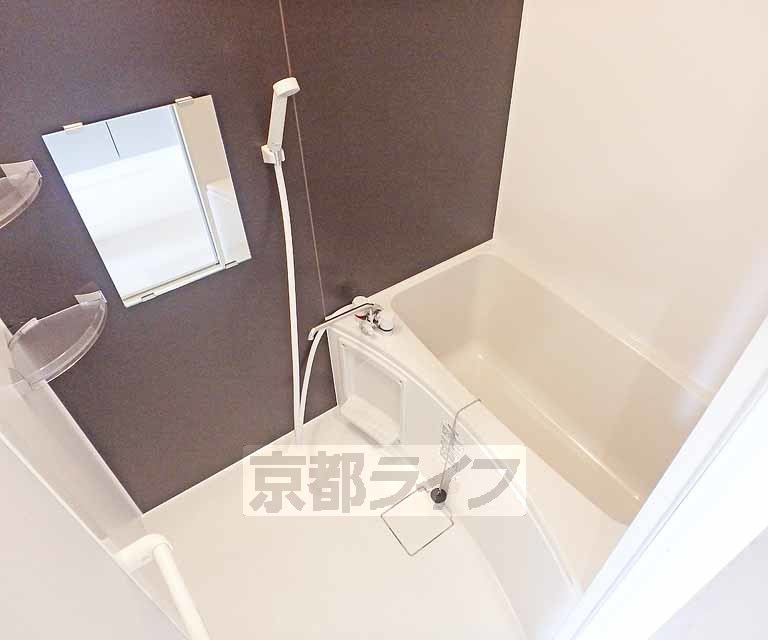 バス・シャワールーム　広々とした浴室です。