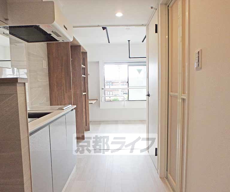 その他部屋・スペース　玄関から見たお部屋です。