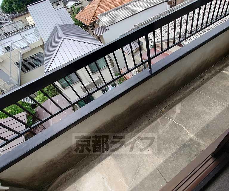 バルコニー　ゆとりのあるベランダです。