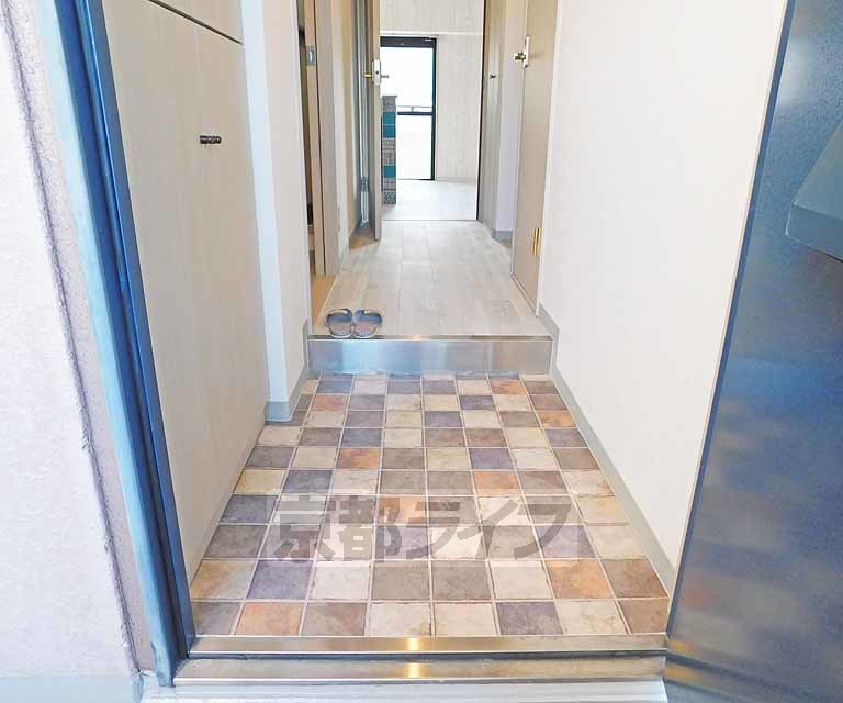 玄関　広々とした玄関です。