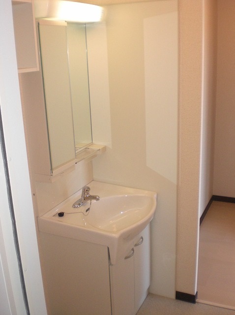 洗面設備　洗面台で朝の身支度