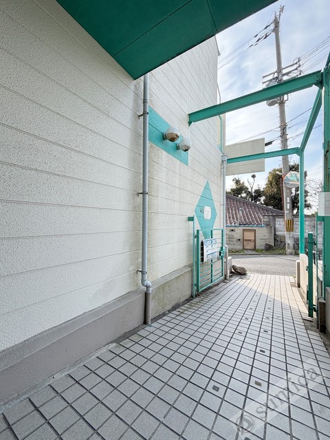 エントランス　落ち着いたエントランス。マンションを演出します。