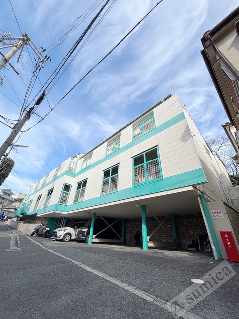 建物外観　スマートに佇むお家。毎日が楽しくなります。