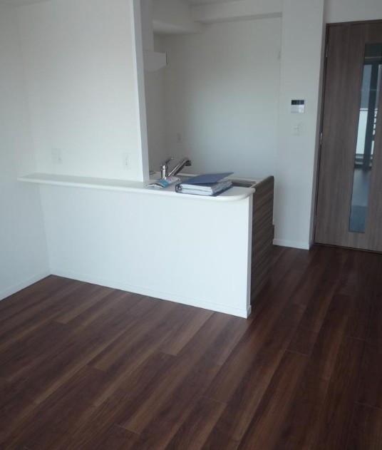 居室・リビング　写真は同タイプ住居です。