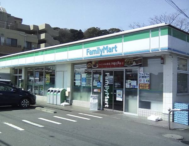 コンビニ　ファミリーマート 油屋横浜八景島店（コンビニ）まで360m