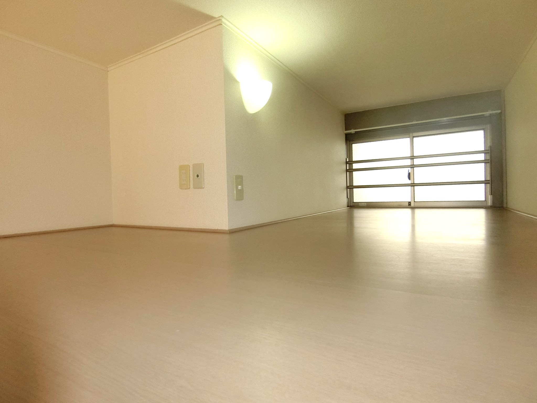 その他部屋・スペース　上部にベッドスペース（窓・照明・コンセント付）を完備です☆