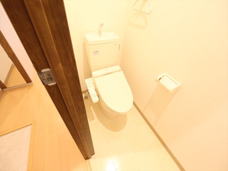 トイレ　温水洗浄暖房便座付トイレ