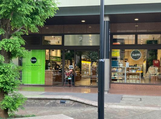 コンビニ　ファミマ芝パーク店（コンビニ）まで216m