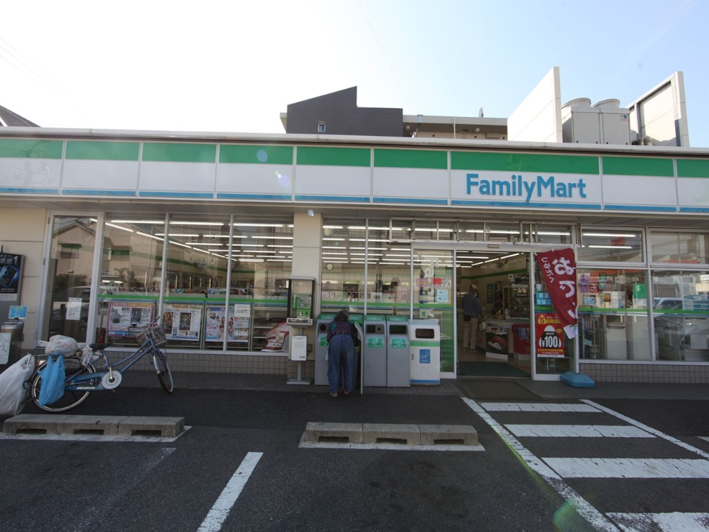 コンビニ　ファミリーマート 内田橋店（コンビニ）まで245m