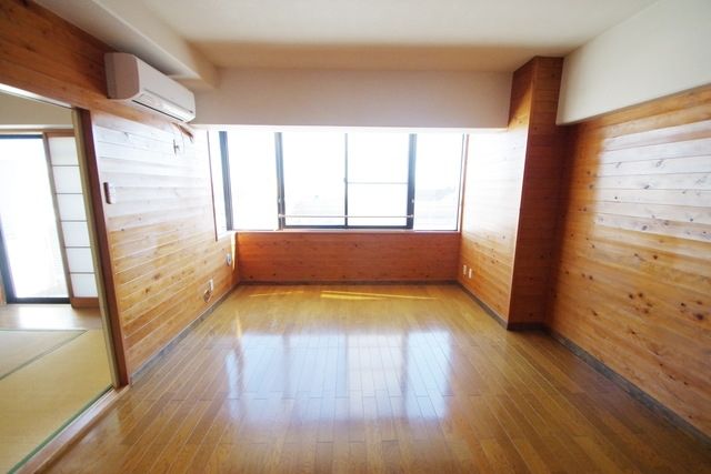 居室・リビング　★ウッド調のお洒落なお部屋です★