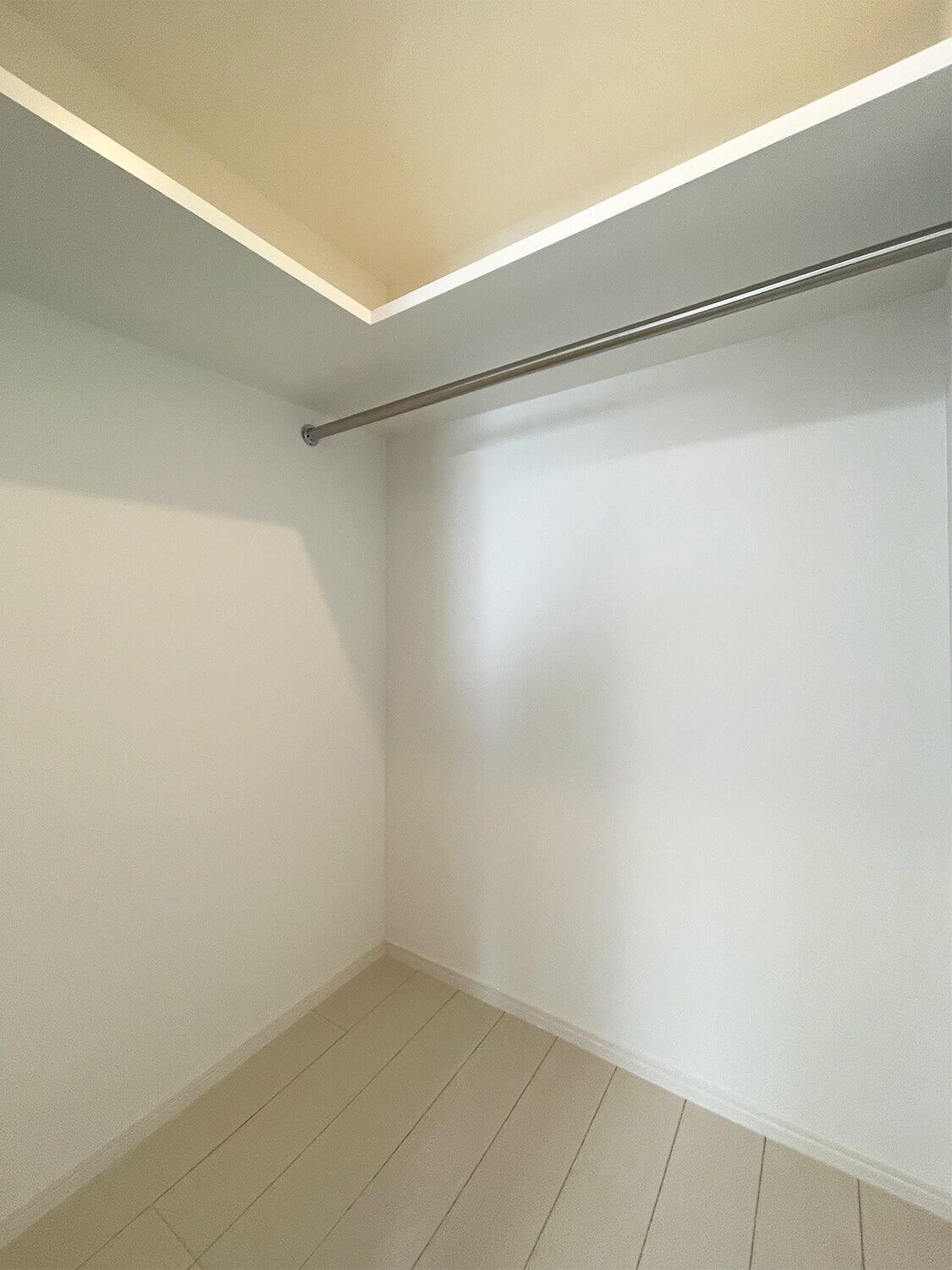 収納　荷物や服が多くても安心ウォークインクローゼット♪