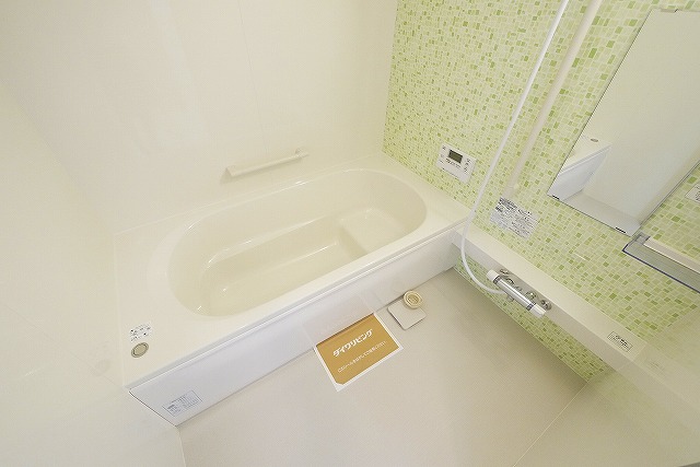 バス・シャワールーム　落ち着いた空間のお風呂です