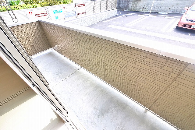 バルコニー　外からの目が気にならないバルコニーで洗濯物が干せます