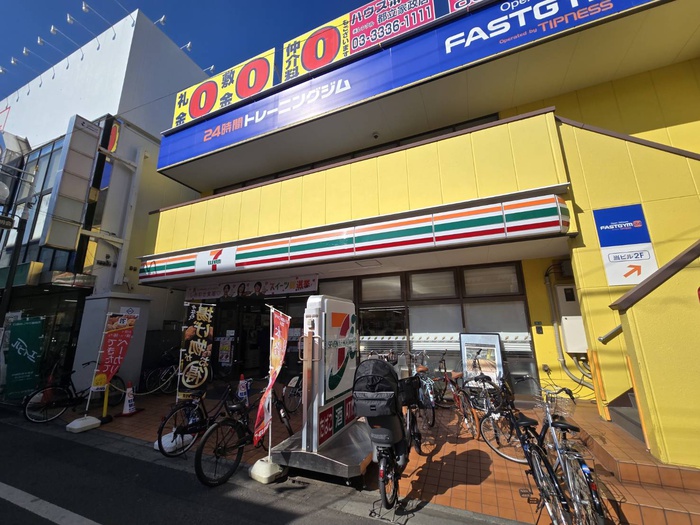 コンビニ　セブンイレブン（コンビニ）まで200m