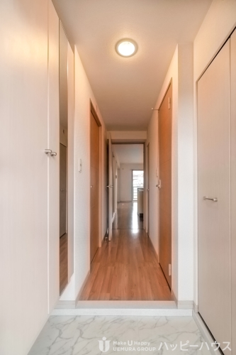 玄関　退去前の部屋の為、類似のお部屋でございます。