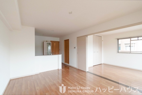 居室・リビング　退去前の部屋の為、類似のお部屋でございます。