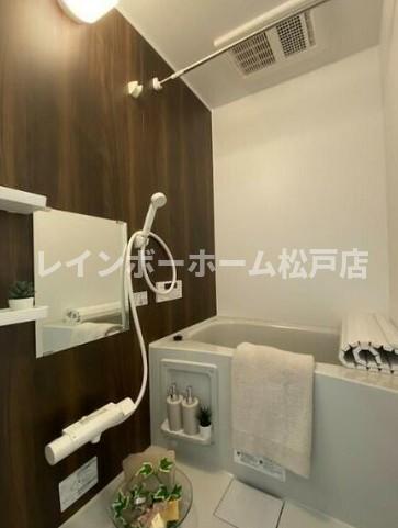 バス・シャワールーム　落ち着いた空間のお風呂です