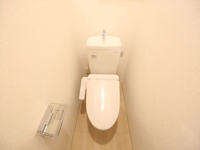 トイレ　温水洗浄暖房便座付トイレ