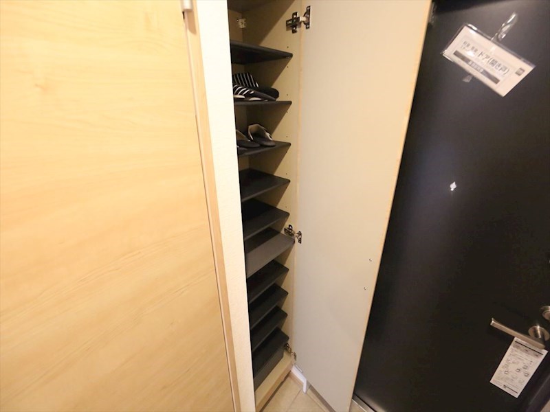 玄関　玄関　シューズボックス付（収納充実してます）