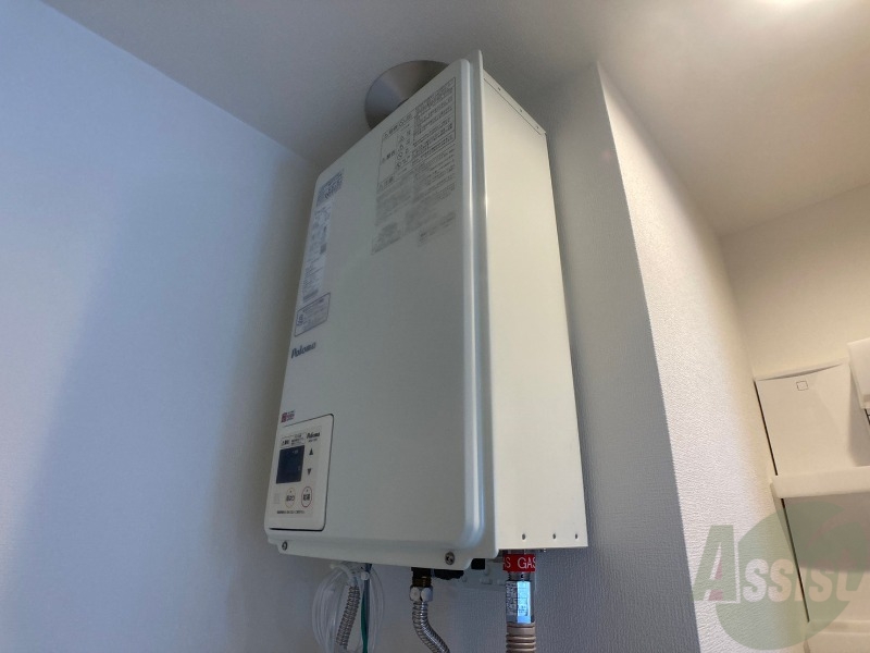 その他設備　給湯器は簡単操作で温度調整ができますよ。