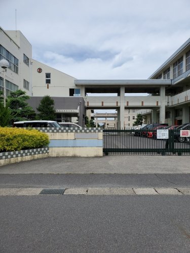 中学校　一宮市立尾西第三中学校（中学校）まで1184m